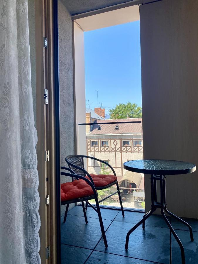Forum Apartment 66 Лвив Екстериор снимка